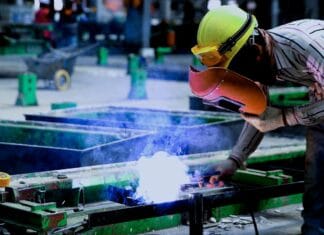 Jak przemysł ciężki wpływa na gospodarkę Polski?