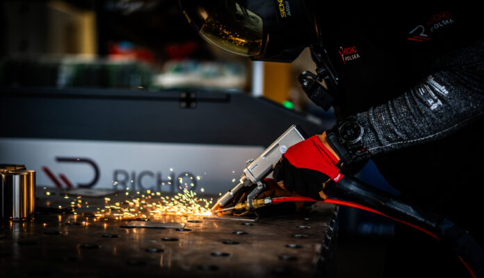 Spawanie laserowe: jak działa i dlaczego w wielu zastosowaniach wypiera TIG/MIG?