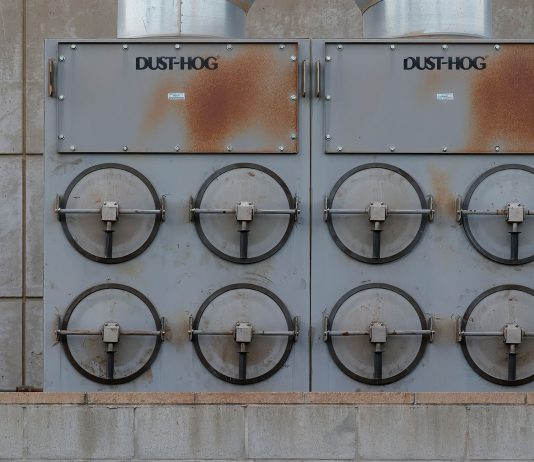 Filtry workowe w odpylaniu przemysłowym – jak dobrać materiał filtracyjny do pyłu i temperatury