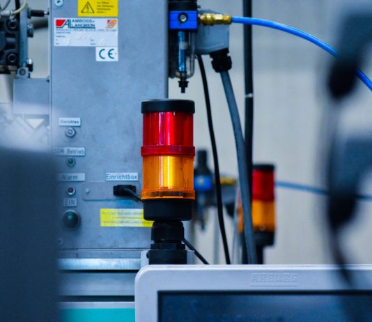 IO-Link w hydraulice siłowej: integracja czujników ciśnienia i temperatury